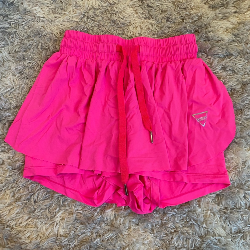 HOT PINK RUNNING FLOWY SHORTS💓 Size: SMALL —> Amazon
